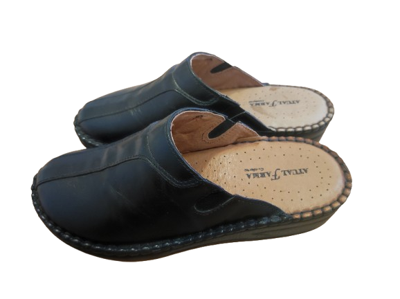 AtualConforto Chinelo em Pele Preto