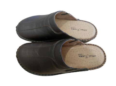 AtualConforto Chinelo em Pele Castanho